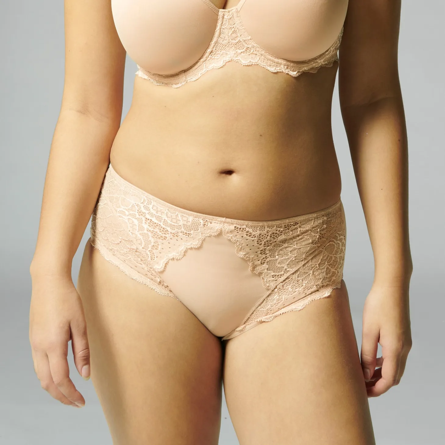 Simone Pérèle Caresse Control Brief