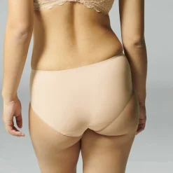 Simone Pérèle Caresse Control Brief