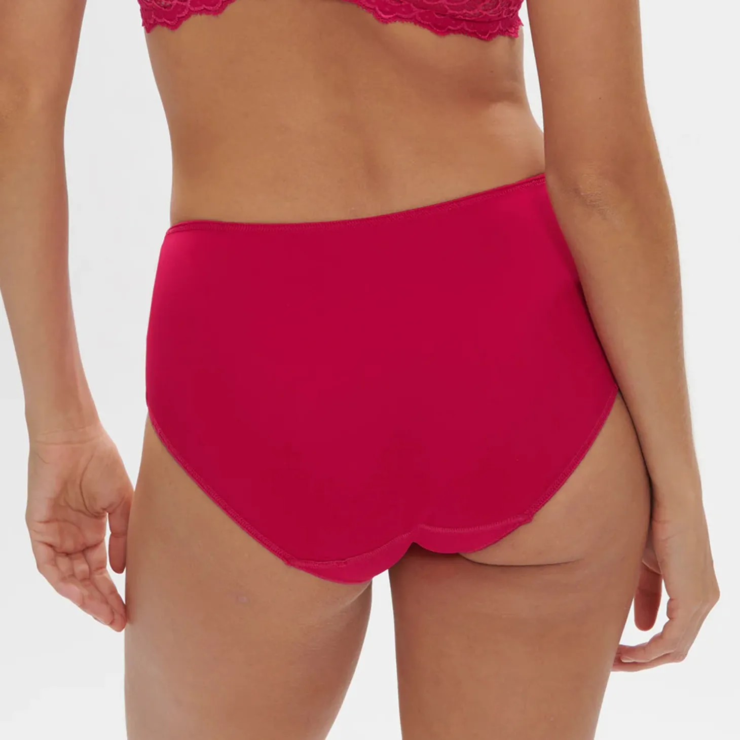 Simone Pérèle Caresse Control Brief