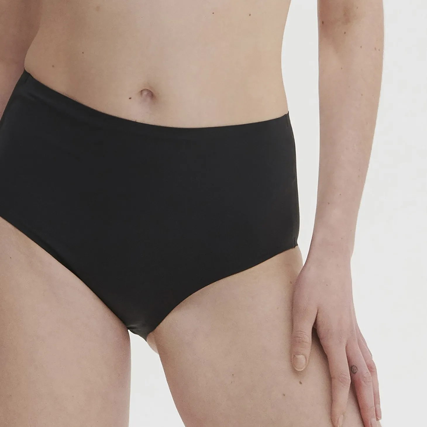 Simone Pérèle Essentiel Control Full Brief