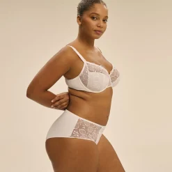 Simone Pérèle Lumineuse Full Brief